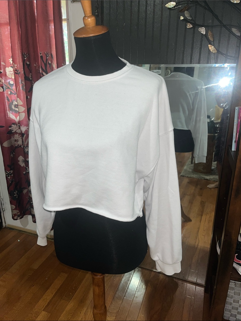 Forever 21 White Cropped Crewneck Sweatshirt - Women